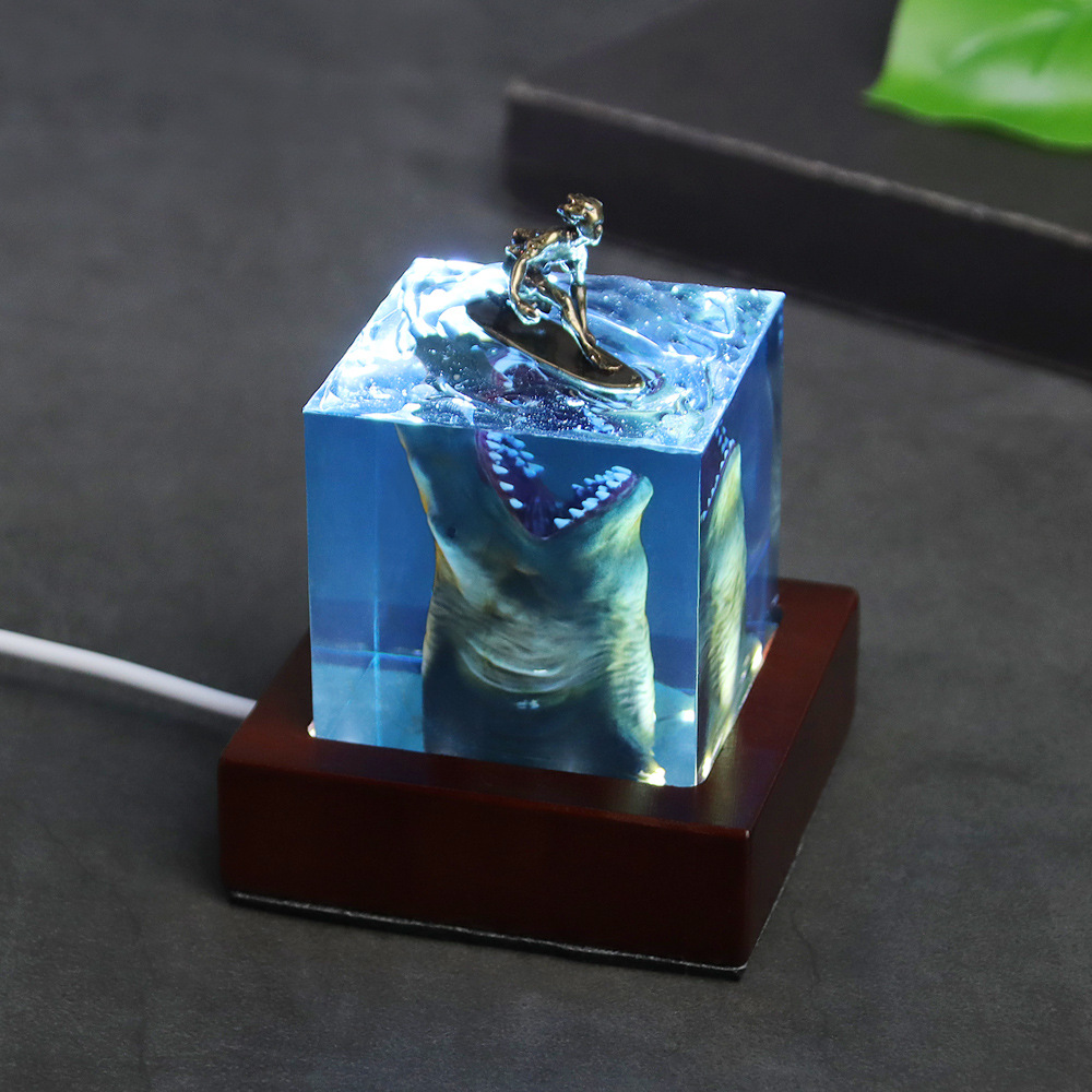 ضوء سمكة قرش أبيض كبير ، ضوء ل - مراجعة Resin Art Cube وسعره