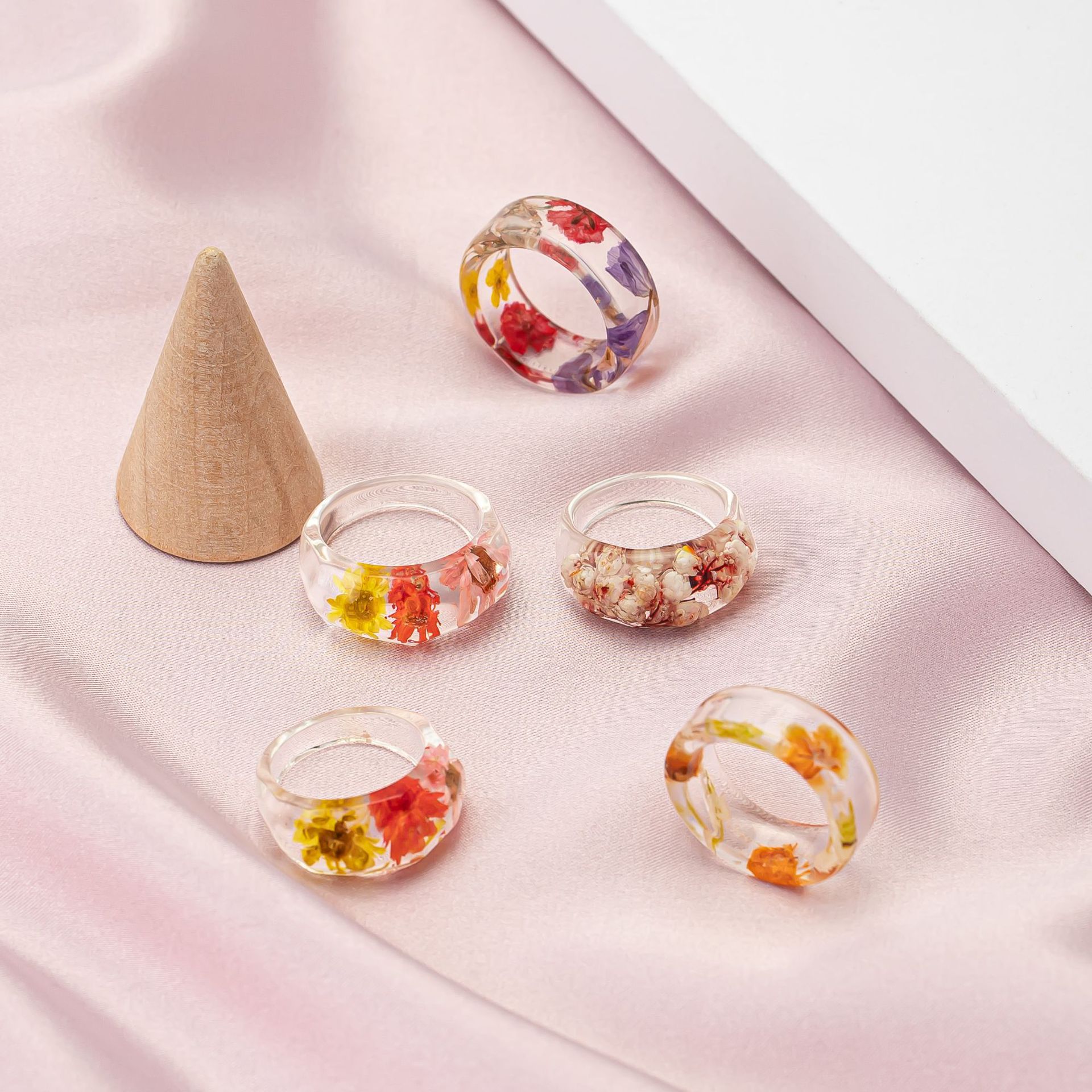 خاتم أكريليك ريترو بتصميم زهرة - مراجعة Resin Art Ring وسعره