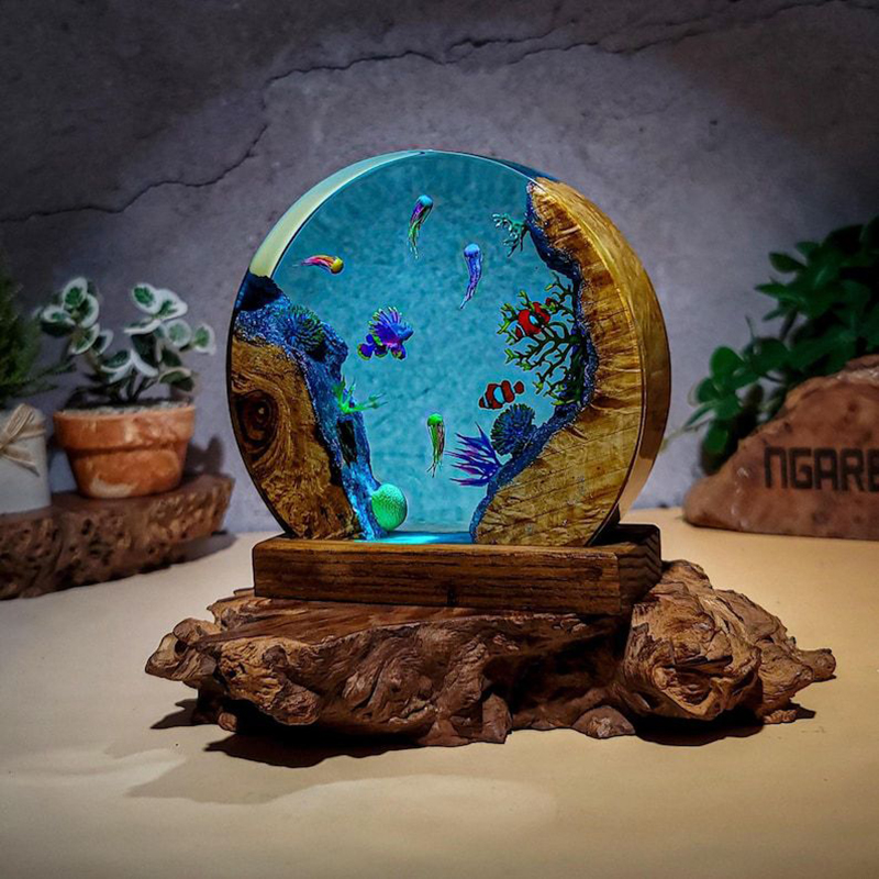 مصباح طاولة من الراتنج بتصميم  - مراجعة Resin Art Resin وسعره