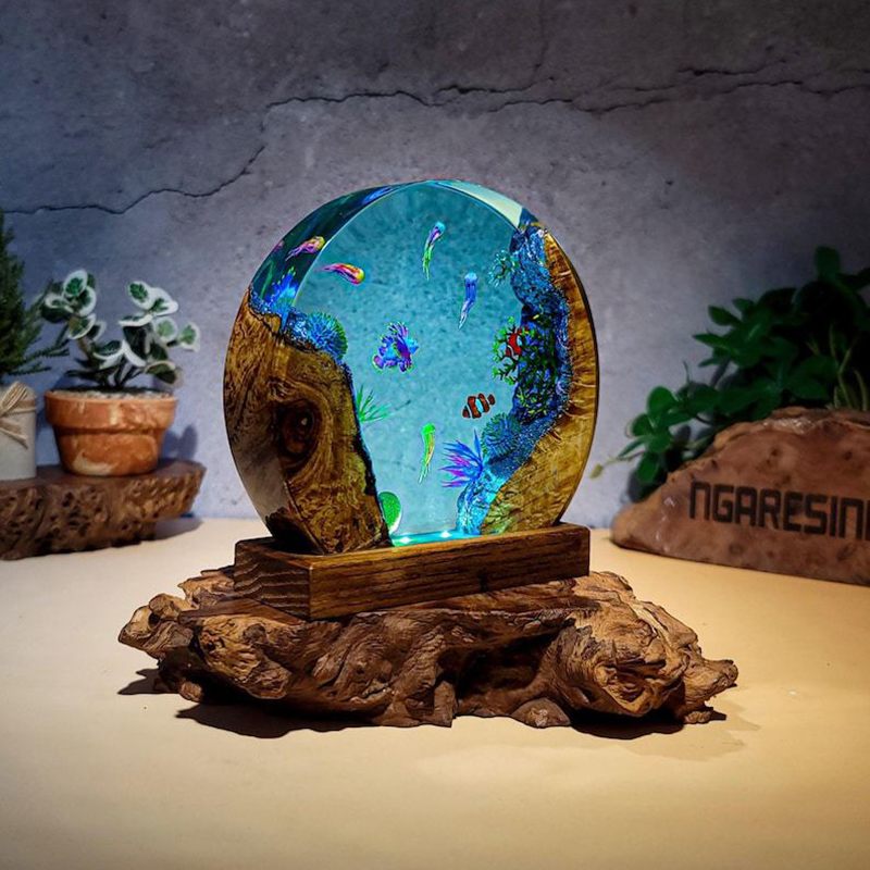 مصباح طاولة من الراتنج بتصميم  - مراجعة Resin Art Resin وسعره