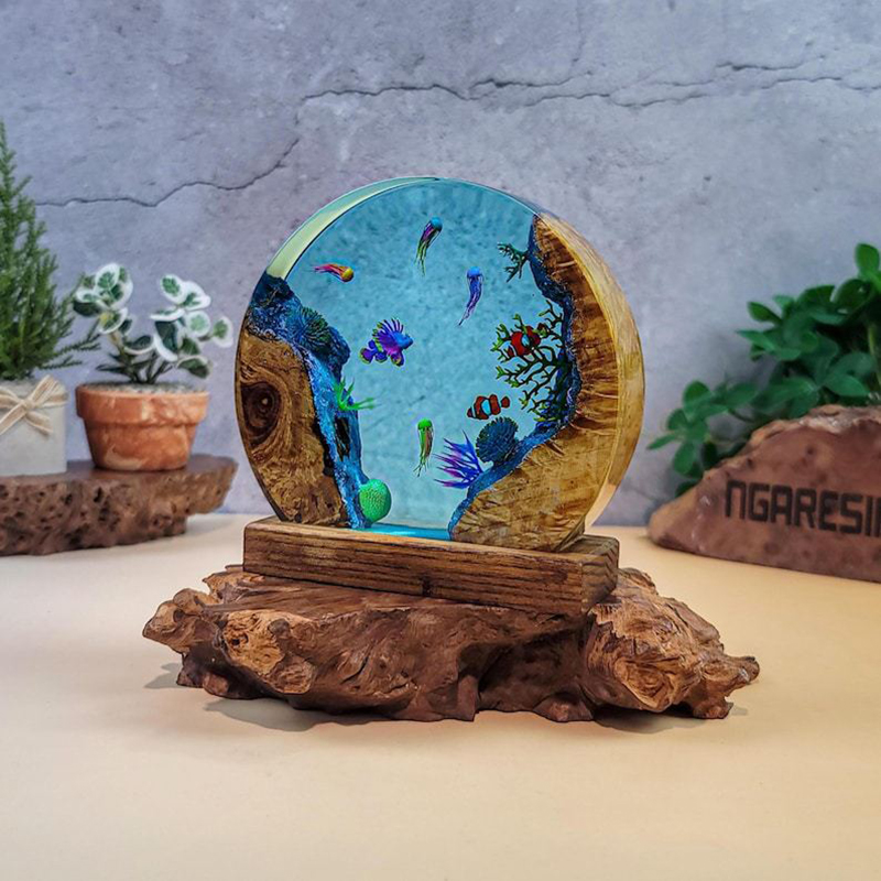 مصباح طاولة من الراتنج بتصميم  - مراجعة Resin Art Resin وسعره